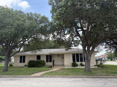 /international/us/393-n-manse-ave-giddings-tx-110108541803/