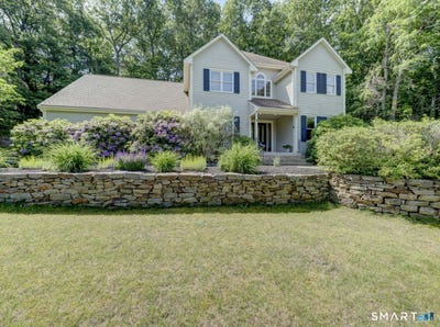 /international/us/11-lexington-road-avon-ct-110108907995/
