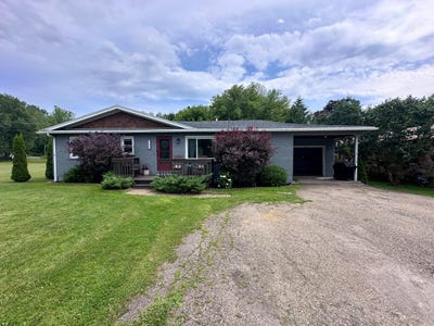 /international/us/1453-cumberland-head-road-plattsburgh-ny-110100918633/