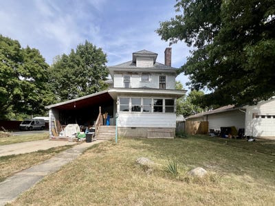 /international/us/212-w-vine-street-villa-grove-il-110102447798/
