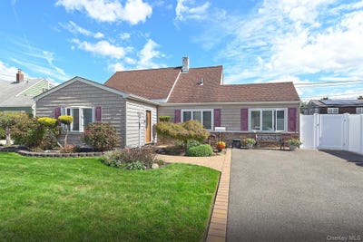 /international/us/67-wolcott-road-levittown-ny-110110334092/