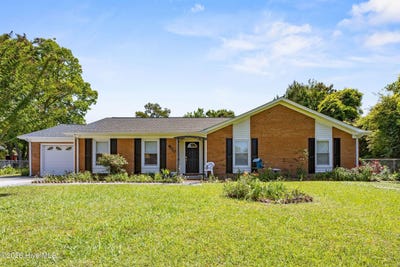 /international/us/102-greenbriar-drive-jacksonville-nc-110108097882/
