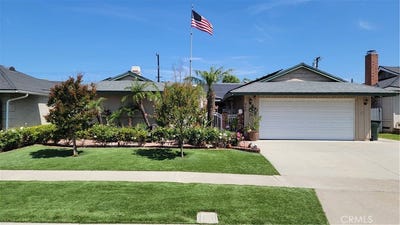 /international/us/943-berkenstock-lane-placentia-ca-110099265074/