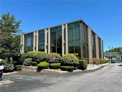 /international/us/1515-smith-street-north-providence-ri-110106960934/