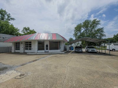 /international/us/430-n-walnut-street-mount-carmel-il-110108350606/