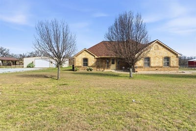 /international/us/119-cooperstown-drive-springtown-tx-110105928480/