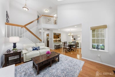 /international/us/3-dorchester-drive-east-brunswick-nj-110108607905/