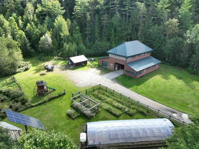 /international/us/4941-route-100-westfield-vt-110120527845/