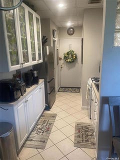 /international/us/269-10-grand-central-parkway-floral-park-ny-110120854428/