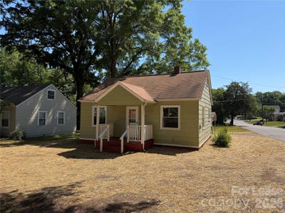 /international/us/704-n-miller-avenue-statesville-nc-110107798358/