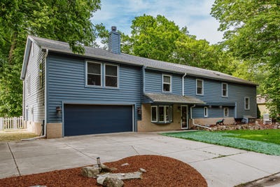 /international/us/727-e-madison-st-oconomowoc-wi-110108550346/