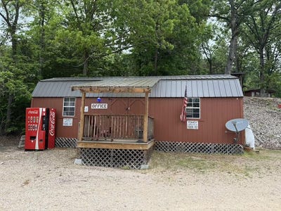 /international/us/18661-illinois-avenue-eminence-mo-110107801258/
