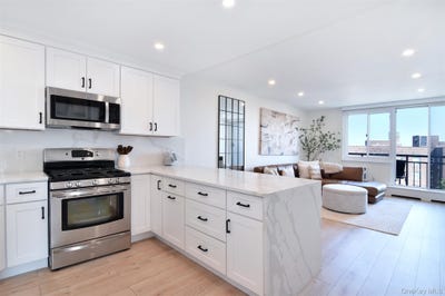 /international/us/703-pelham-road-new-rochelle-ny-110109437325/