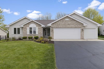 /international/us/207-sherman-lane-poplar-grove-il-110107779798/