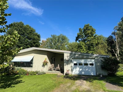 /international/us/325-center-street-cambridge-springs-pa-110119993547/