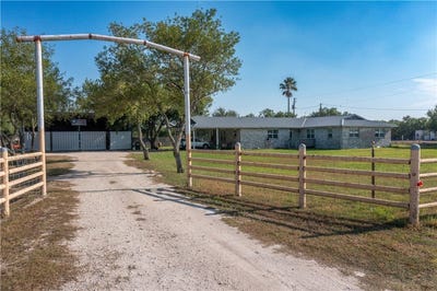 /international/us/372-e-fm-771-riviera-tx-110106205397/