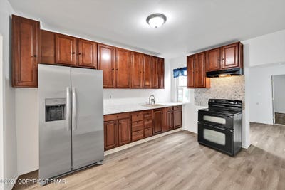 /international/us/733-n-2nd-street-pottsville-pa-110109767777/