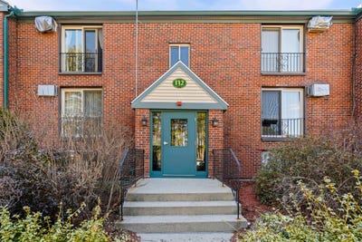 /international/us/132-english-village-road-manchester-nh-110108491359/