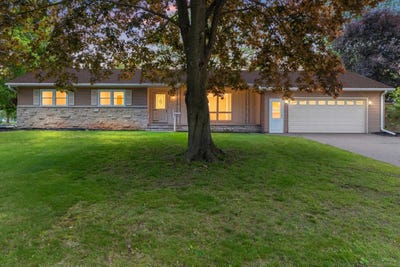 /international/us/242-n-clinton-avenue-clintonville-wi-110108337006/