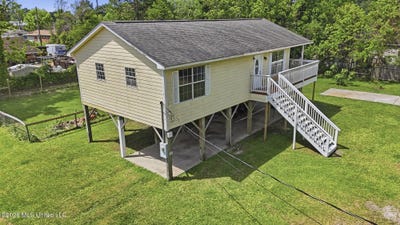 /international/us/13517-artes-street-gulfport-ms-110119946142/
