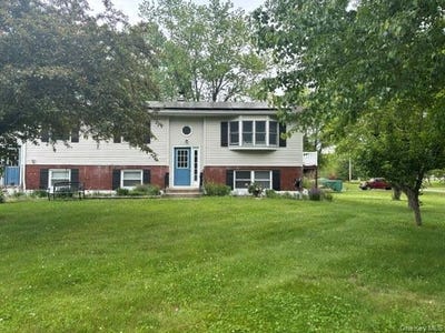 /international/us/32-louise-lane-hopewell-junction-ny-110108815127/