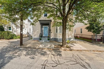 /international/us/1165-chalkstone-avenue-providence-ri-110110307633/