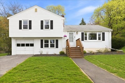 /international/us/11-randolph-street-canton-ma-110107664109/