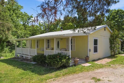 /international/us/377-county-road-304-gainesville-mo-110108068085/