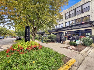 /international/us/1033-w-14th-place-chicago-il-110108303685/