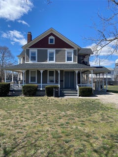 /international/us/96-river-avenue-patchogue-ny-110107156692/