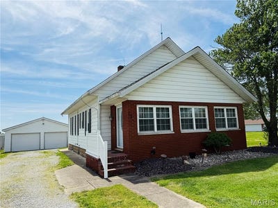 /international/us/224-w-saint-louis-street-hoyleton-il-110107585002/