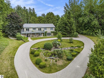 /international/us/5505-indian-trail-frankfort-mi-110108410202/