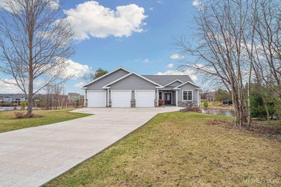 /international/us/4017-mariner-court-houghton-mi-110107753968/