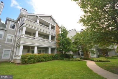 /international/us/13058-autumn-woods-way-fairfax-va-110108424157/