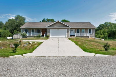 /international/us/879-flat-river-court-se-lowell-mi-110108551775/