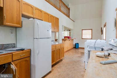 /international/us/802-creek-road-essex-md-110098779131/