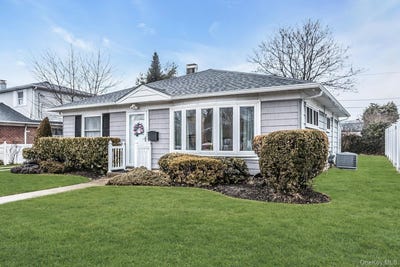 /international/us/3579-wyanet-street-seaford-ny-110107982953/