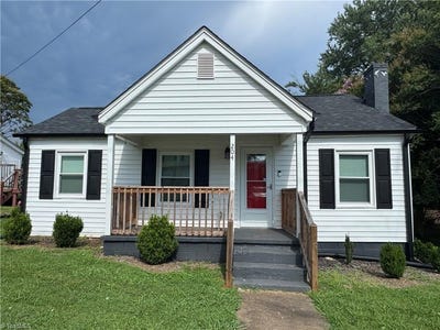 /international/us/204-nelson-street-pilot-mountain-nc-110101021841/