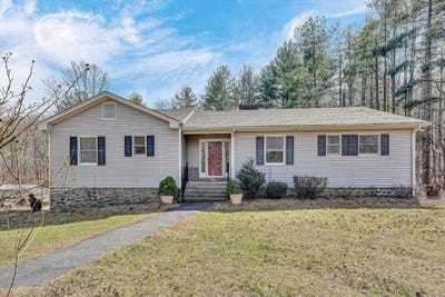 /international/us/380-countrywood-ln-rocky-mount-va-110106207723/