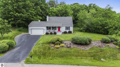 /international/us/4312-briarcliff-drive-traverse-city-mi-110100758810/