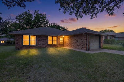 /international/us/606-new-hope-street-terrell-tx-110108269790/