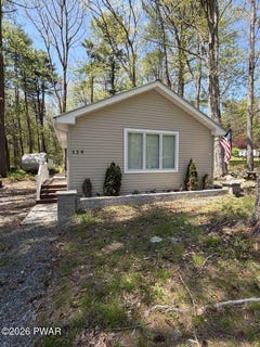 /international/us/129-mill-road-hawley-pa-110120463123/
