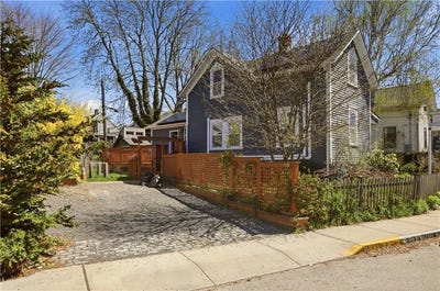 /international/us/21-clinton-avenue-newport-ri-110107508390/