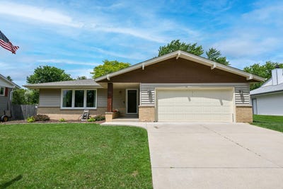 /international/us/300-e-parkway-estates-dr-oak-creek-wi-110109105127/