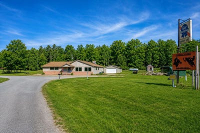 /international/us/w3686-monroe-road-warrens-wi-110108174618/