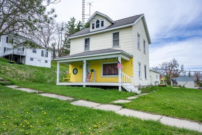 /international/us/203-franklin-street-elroy-wi-110106092310/