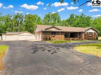 /international/us/4-hilltop-dr-hutchinson-ks-110106932326/