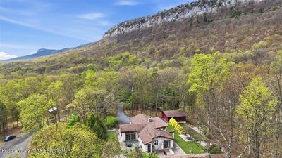 /international/us/7-marron-lane-new-paltz-ny-110107728415/