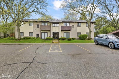 /international/us/7494-manor-circle-westland-mi-110107779098/