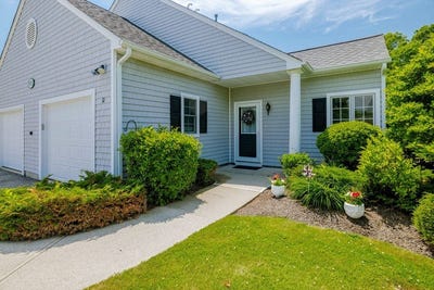 /international/us/32-village-way-westport-ma-110108804474/